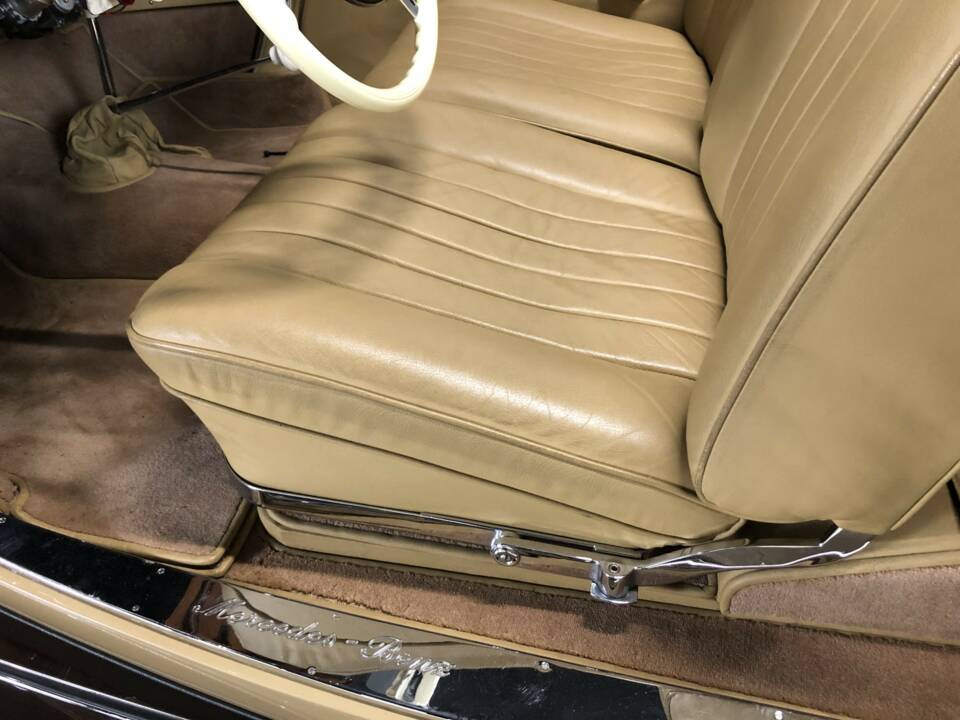 Image 25/38 of Mercedes-Benz 320 Cabriolet A (1938)