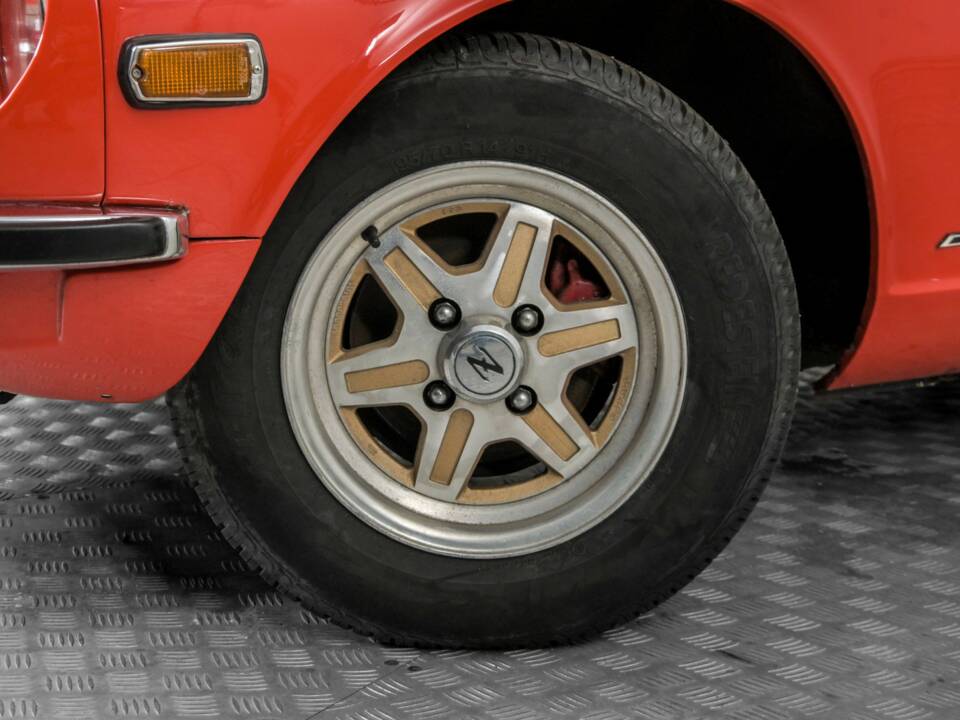 Image 4/50 of Datsun 240 Z (1974)