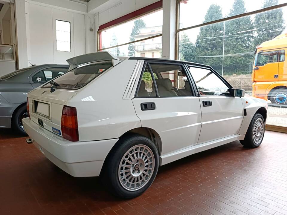 Image 4/25 of Lancia Delta HF Integrale Evoluzione I (1992)