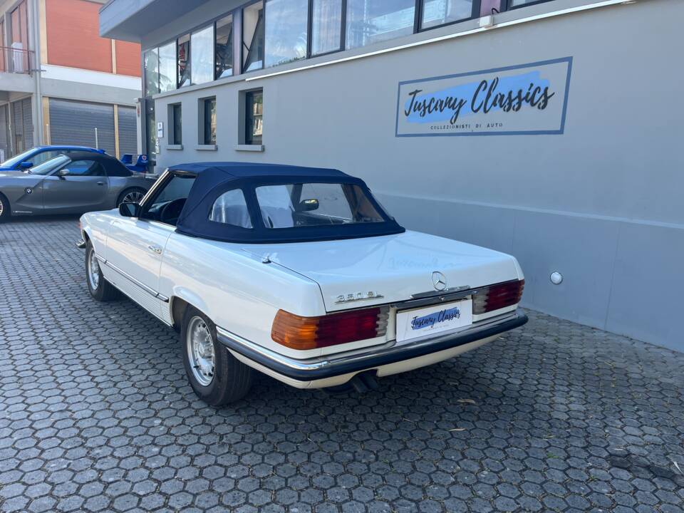 Image 8/26 of Mercedes-Benz 350 SL (1974)