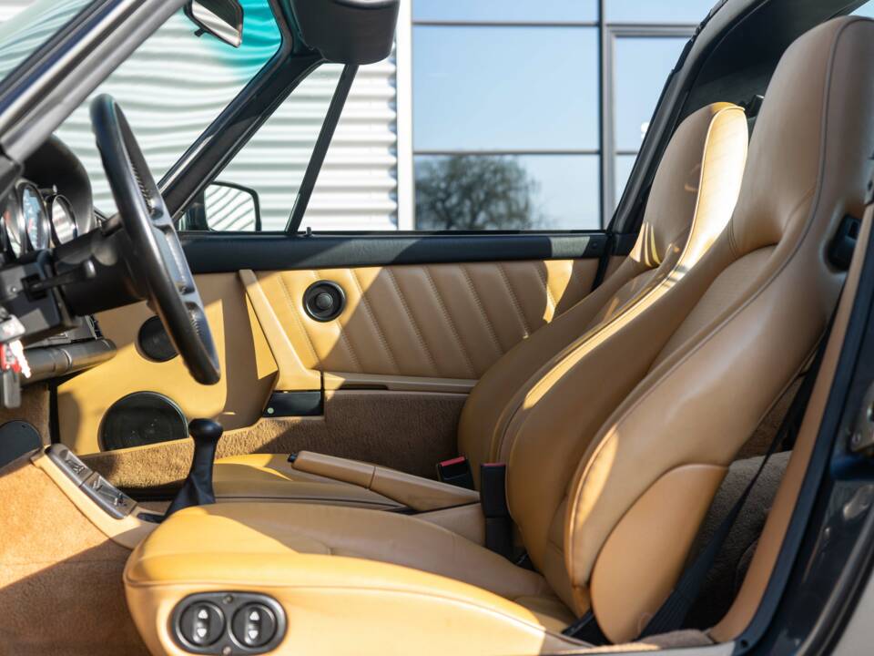 Bild 21/34 von Porsche 911 Carrera 4 (1991)