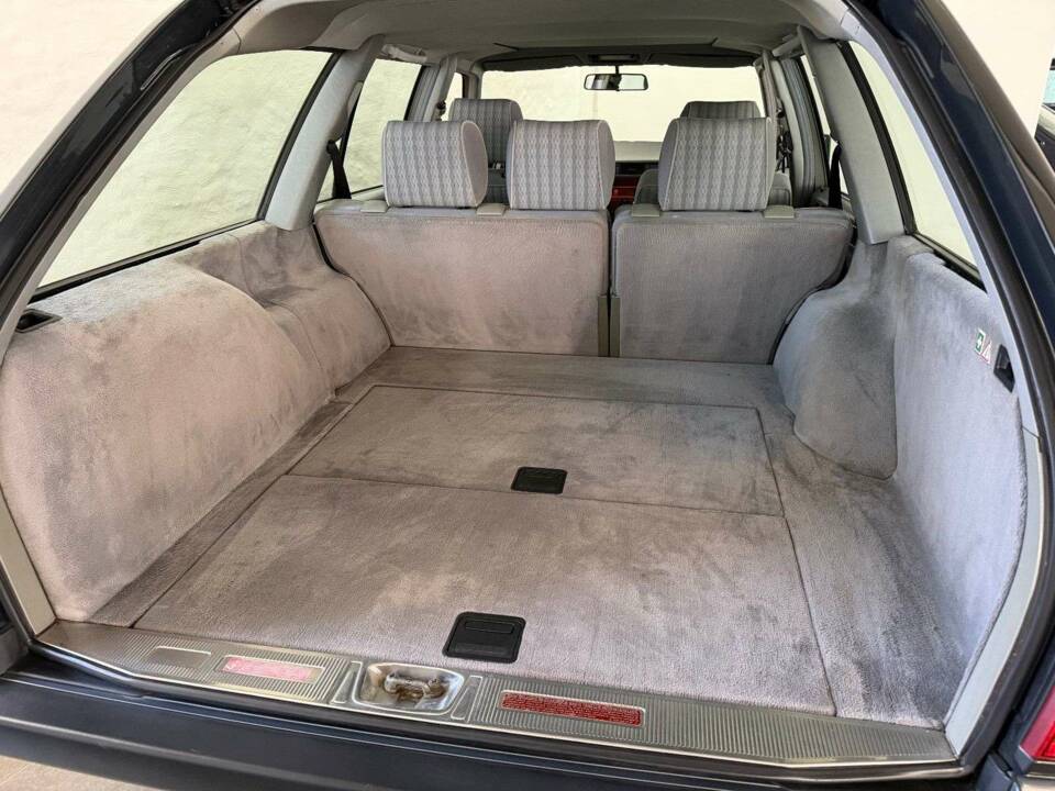Image 38/43 of Mercedes-Benz 230 TE (1992)