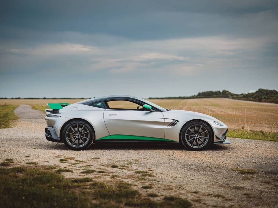 Bild 4/8 von Aston Martin V8 Vantage AMR (2020)