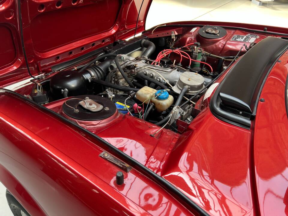 Image 25/28 of Peugeot 504 Convertible (1981)