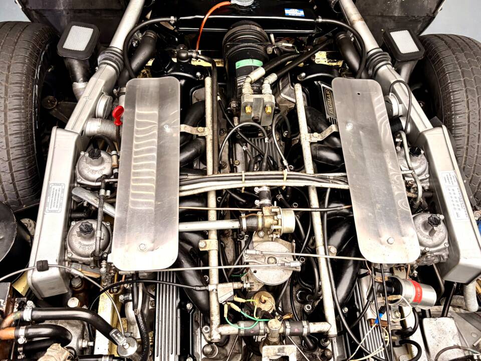 Image 17/18 de Jaguar Type E V12 (1973)