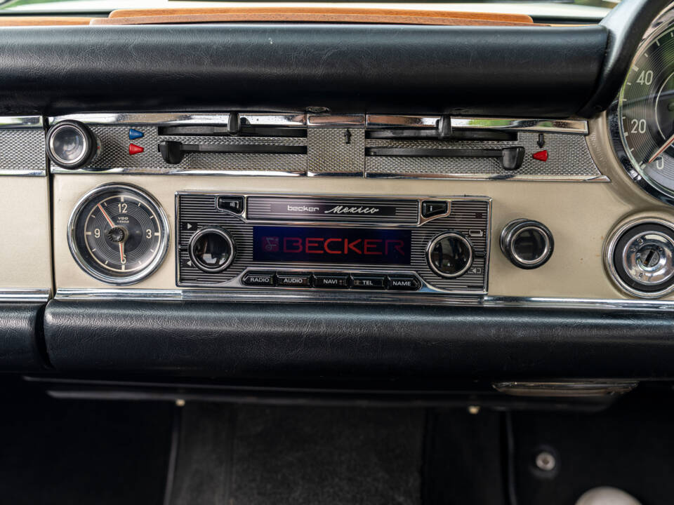 Image 16/21 of Mercedes-Benz 250 SL (1967)