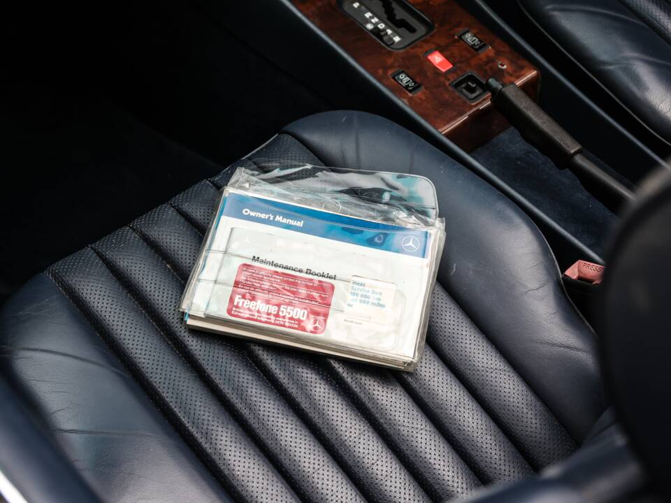Image 40/43 of Mercedes-Benz 300 SL (1989)