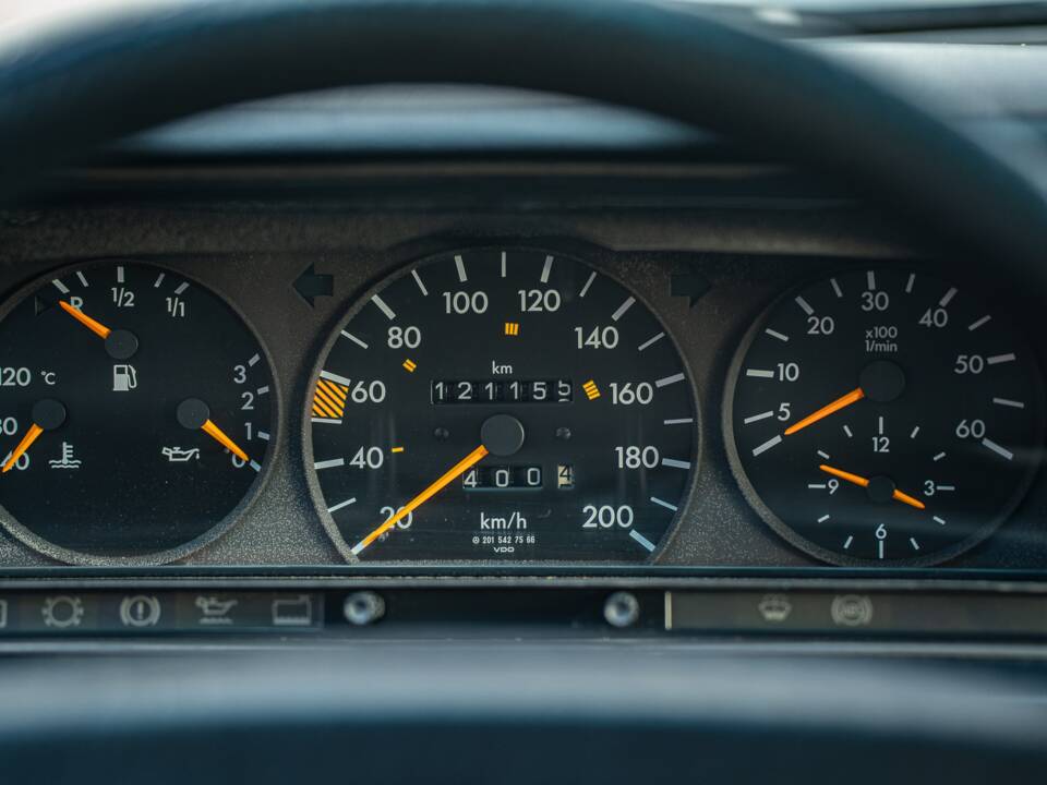 Immagine 24/73 di Mercedes-Benz 190 D 2.5 (1990)
