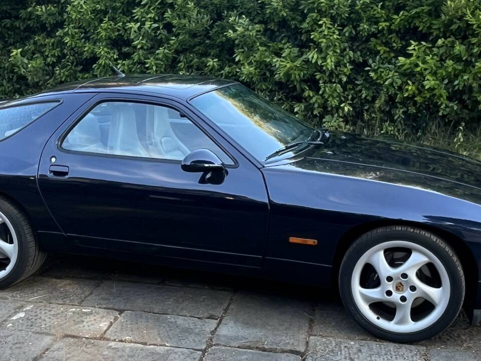 Image 6/26 of Porsche 928 GTS (1995)
