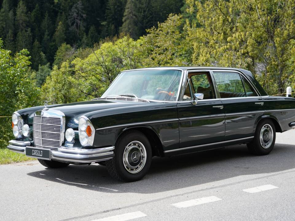 Image 18/39 of Mercedes-Benz 300 SEL 6.3 (1970)