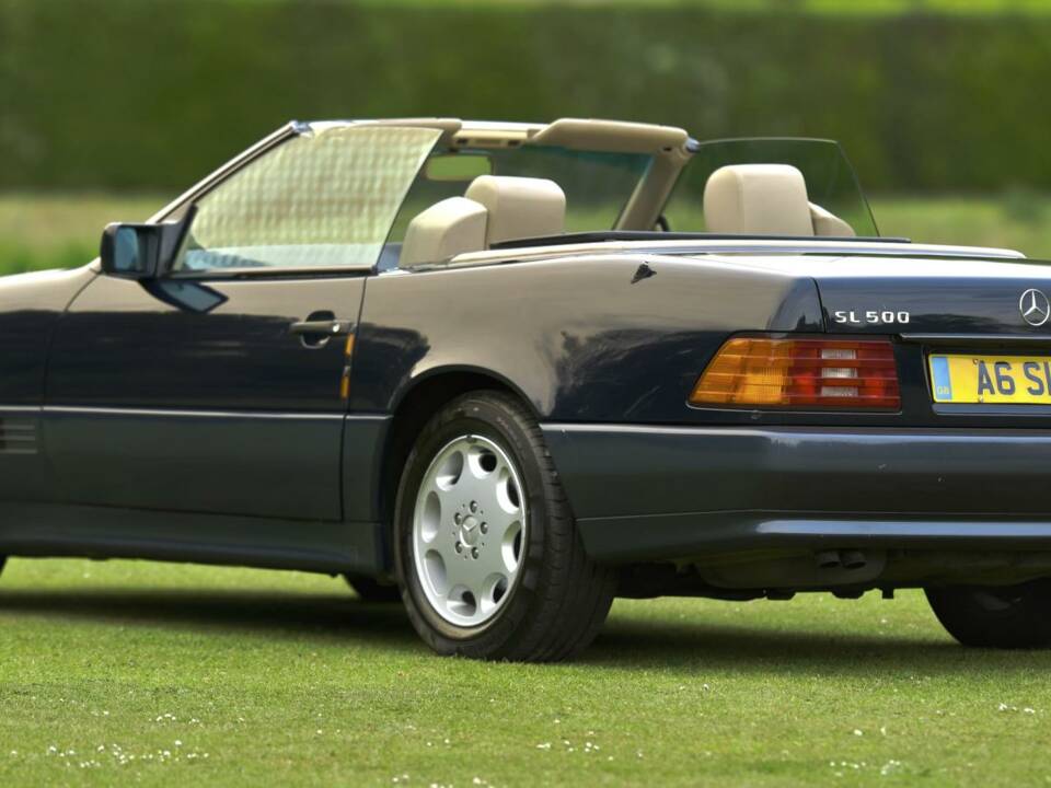 Image 12/50 of Mercedes-Benz SL 500 (1995)