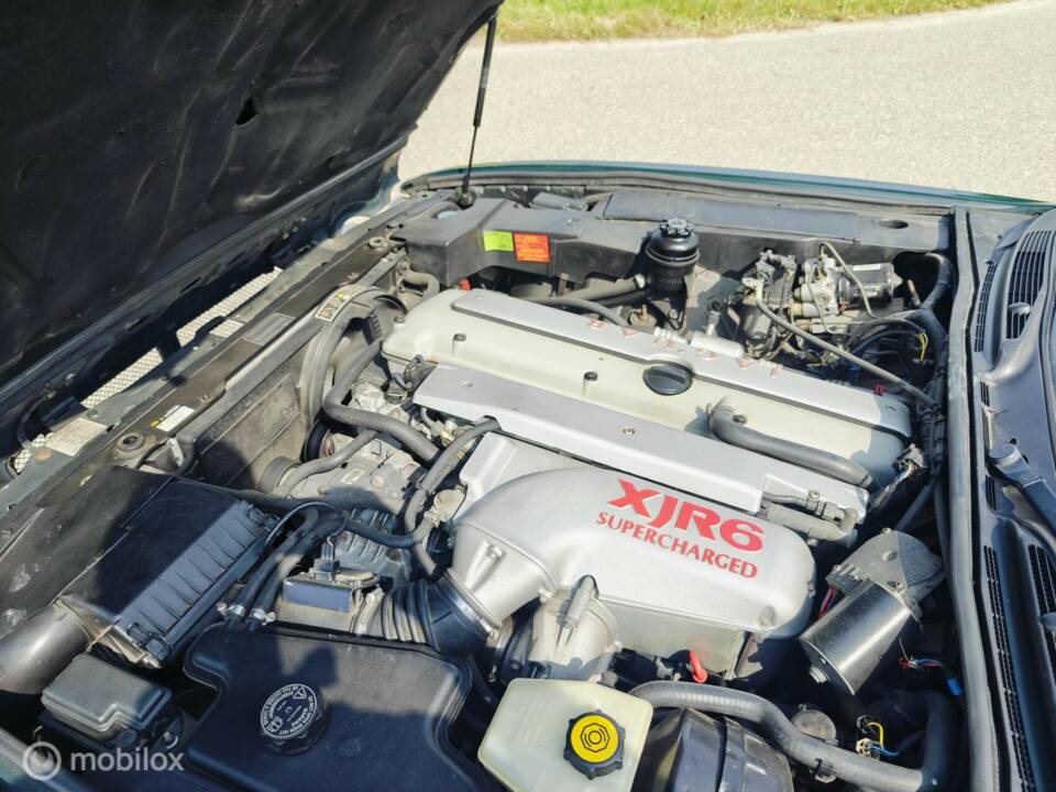 Image 30/50 of Jaguar XJR 4.0 Supercharged (1996)