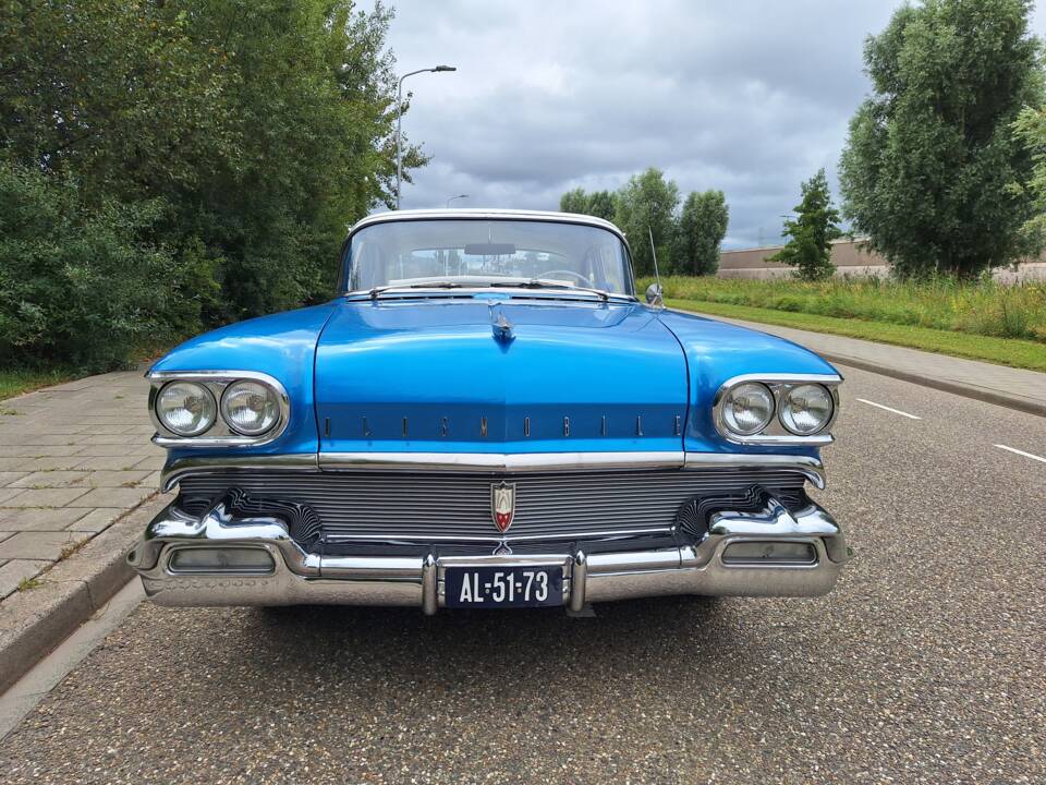 Image 3/34 of Oldsmobile Series 88 Holiday Hardtop (1958)