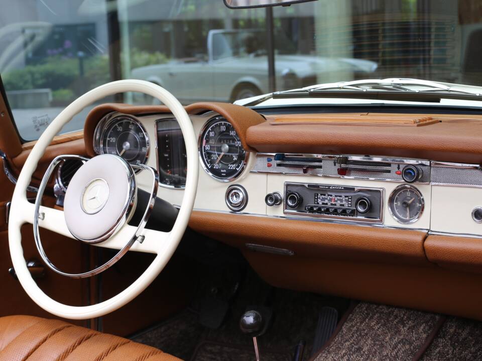 Imagen 37/50 de Mercedes-Benz 230 SL (1965)