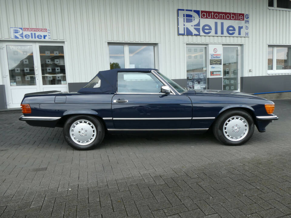 Image 7/26 of Mercedes-Benz 500 SL (1988)