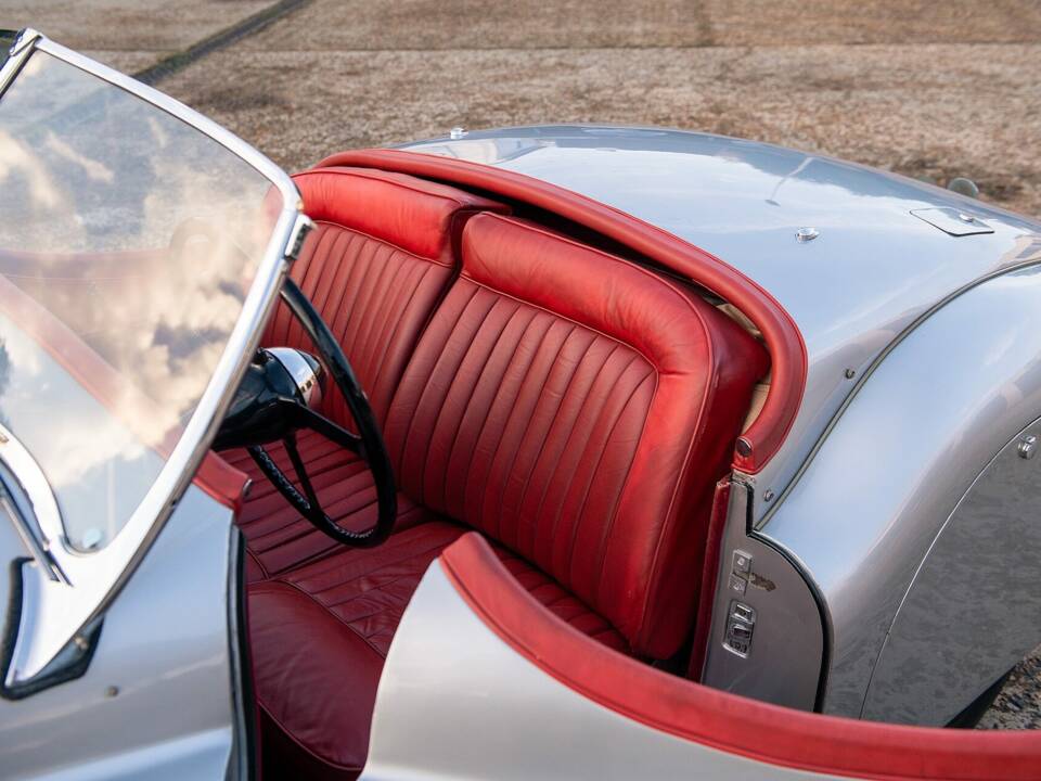Image 11/20 of Jaguar XK 120 OTS (1950)
