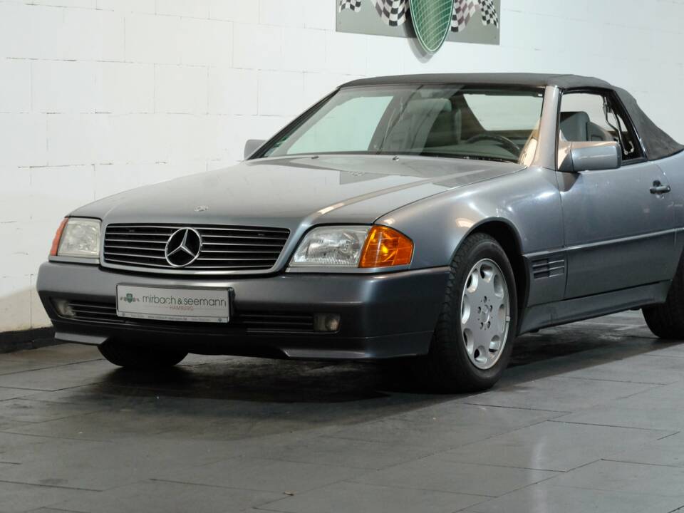 Image 18/34 of Mercedes-Benz 500 SL (1991)