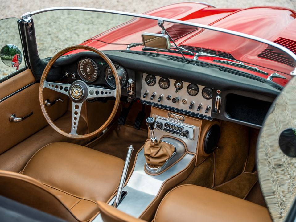 Image 14/33 de Jaguar E-Type 3.8 (1964)