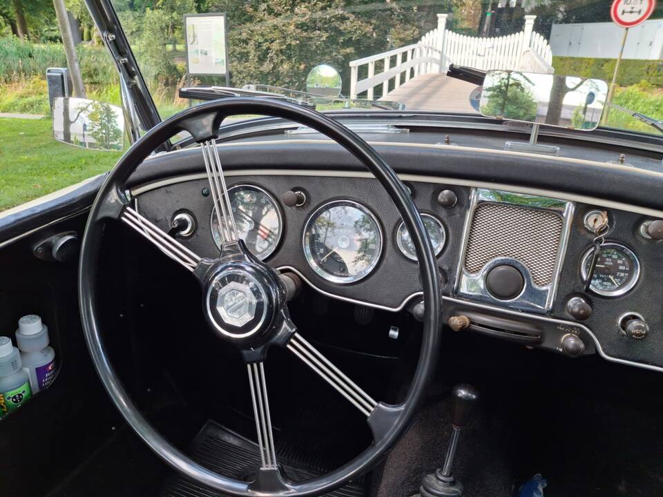 Image 8/22 de MG MGA 1600 (1962)