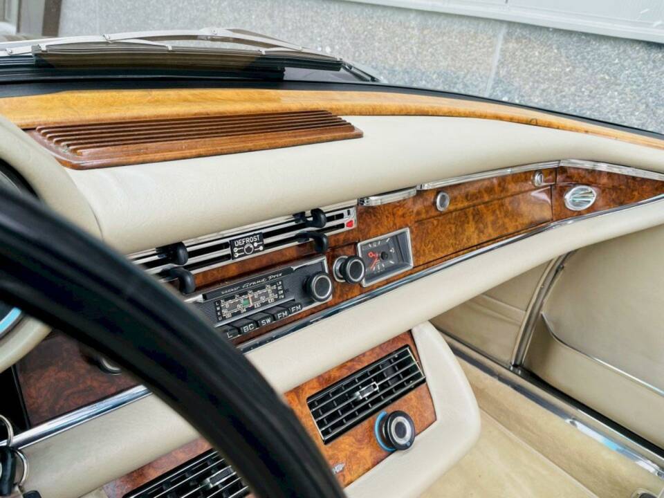 Image 23/36 de Mercedes-Benz 280 SE 3,5 (1971)