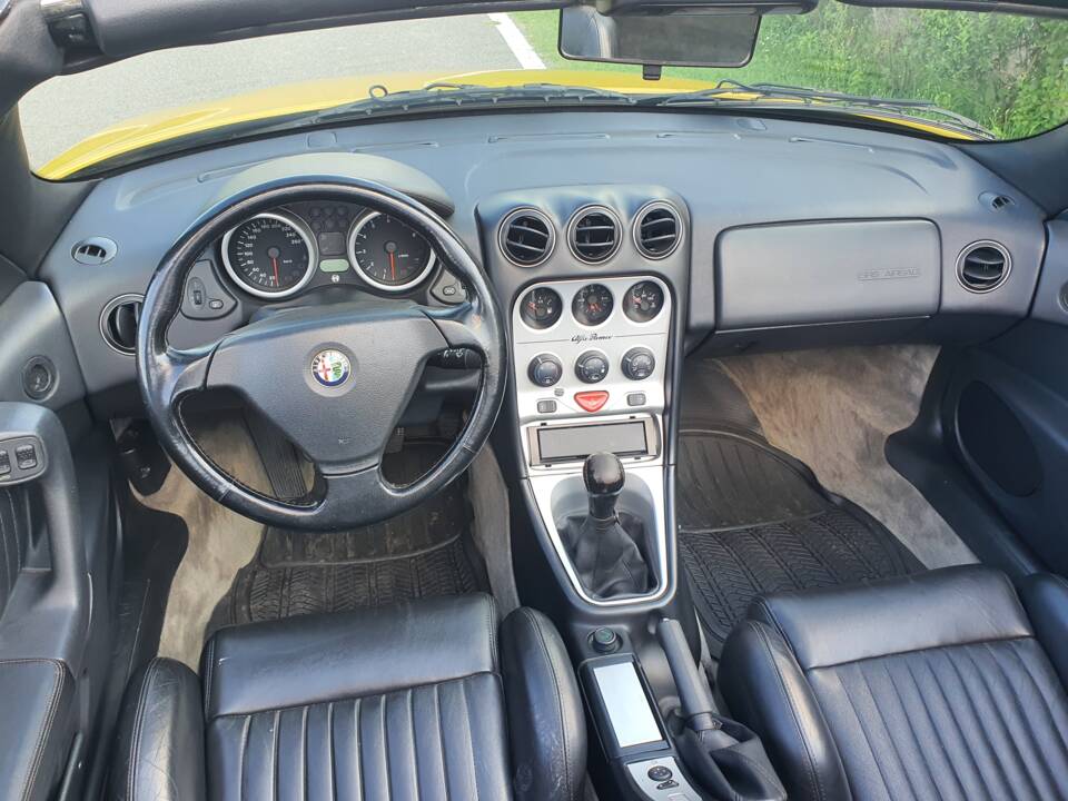 Image 8/18 of Alfa Romeo Spider 2.0 Twin Spark (1999)