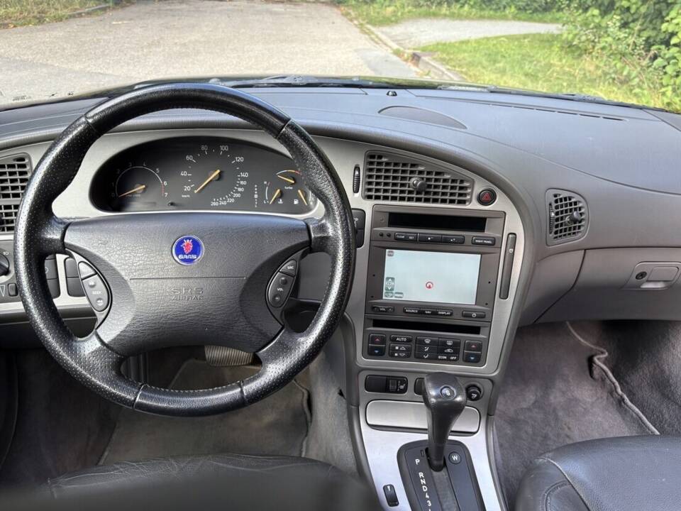 Image 13/33 de Saab 9-5 2.3 Turbo (2002)
