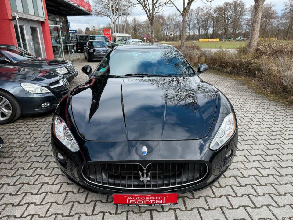 Imagen 3/21 de Maserati GranTurismo 4.2 (2007)