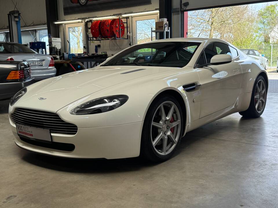 Image 2/25 of Aston Martin V8 Vantage (2007)