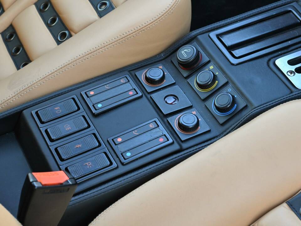 Imagen 12/28 de Ferrari 328 GTB (1989)
