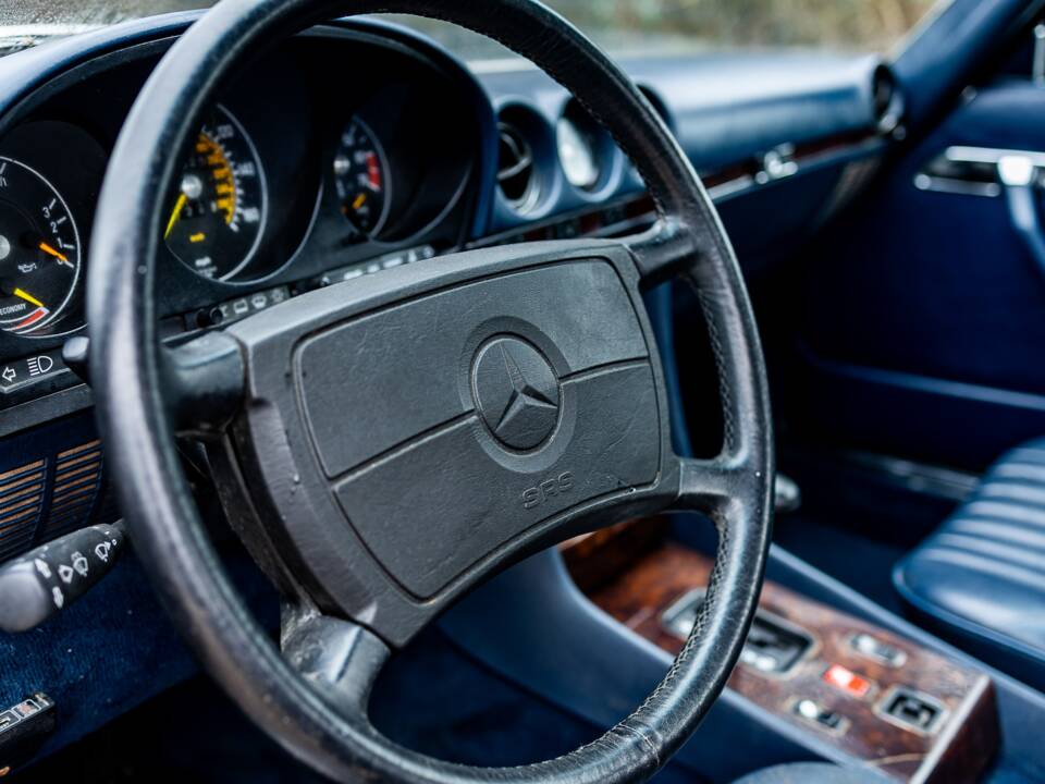 Image 22/31 of Mercedes-Benz 560 SL (1987)