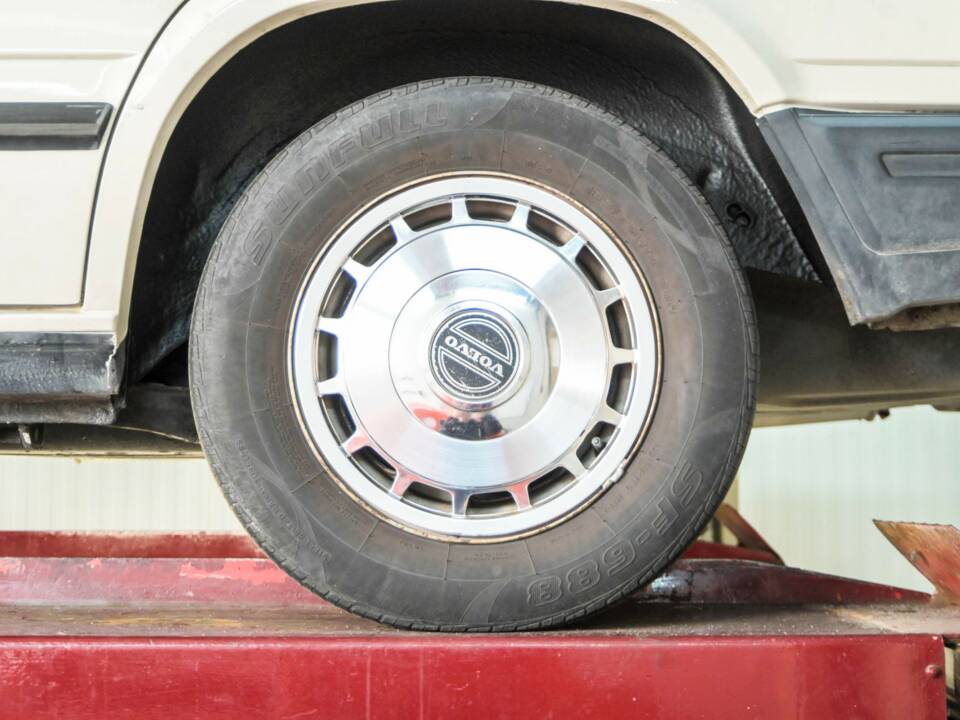 Image 50/50 of Volvo 740 GL (1987)