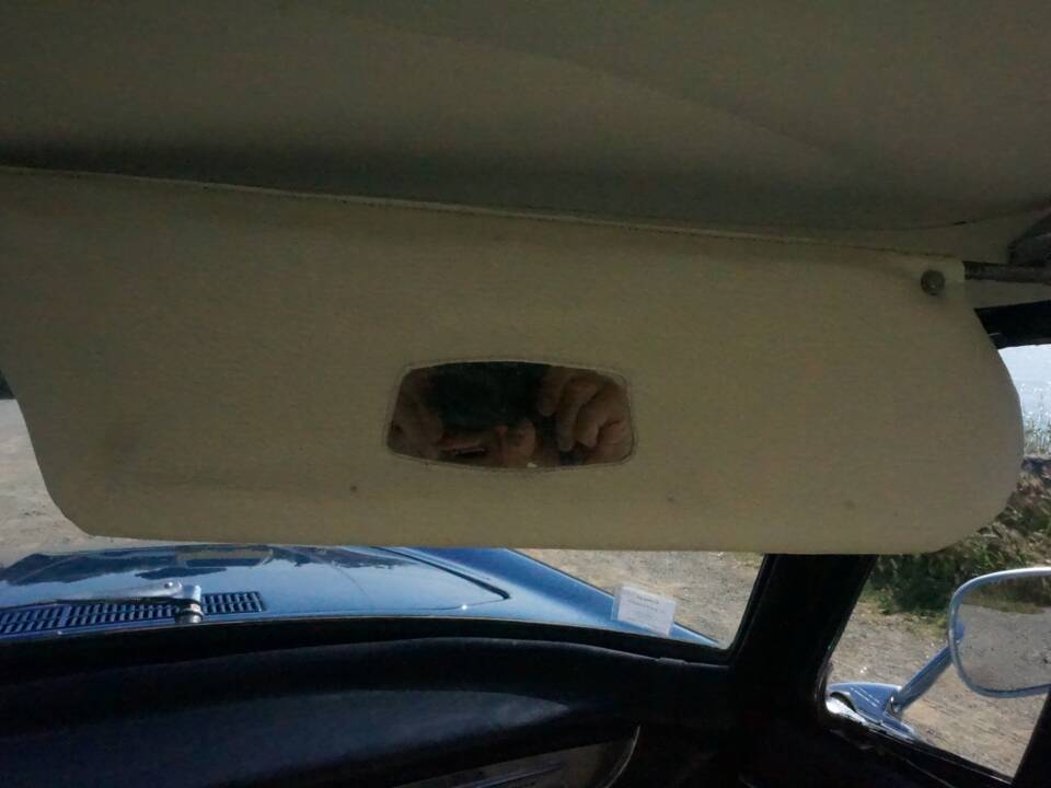 Image 32/46 of Peugeot 404 Coupé (1967)