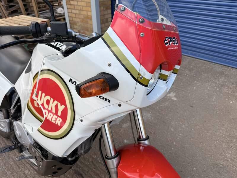 Image 15/40 of Cagiva DUMMY (1994)