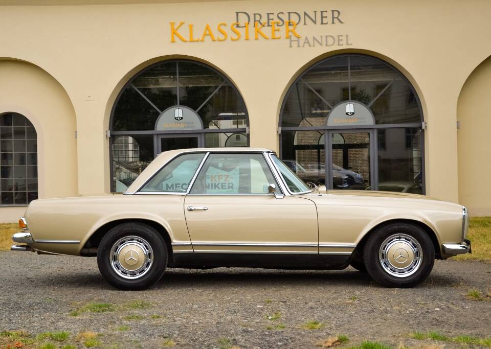 Image 21/56 de Mercedes-Benz 280 SL (1970)