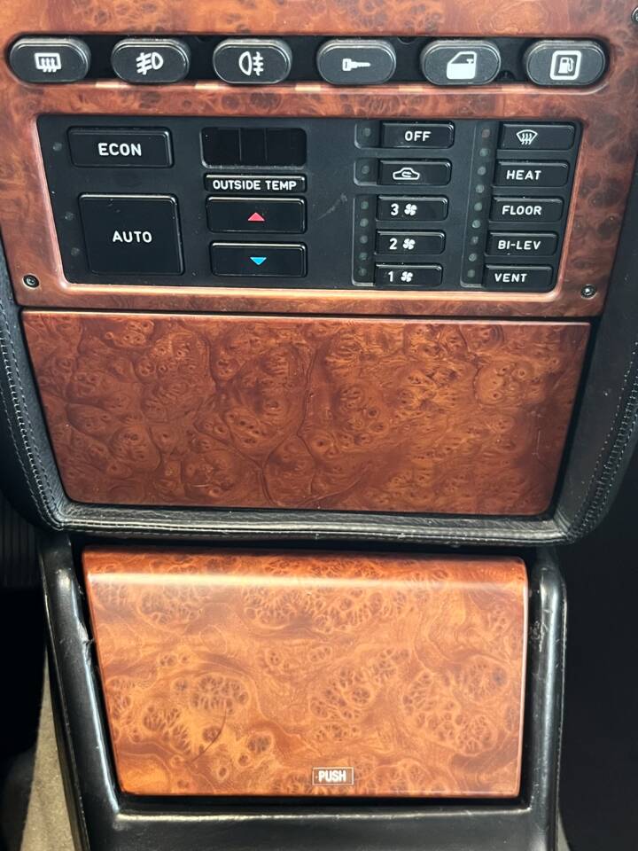 Image 3/47 of Lancia Thema 8.32 (1989)