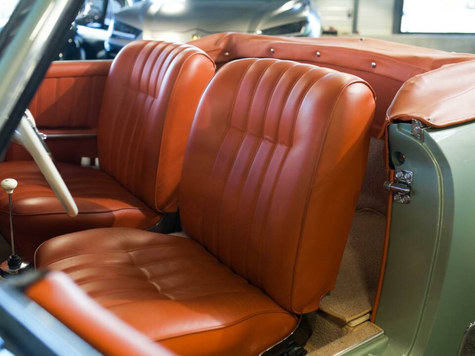 Image 17/28 of Mercedes-Benz 190 SL (1960)