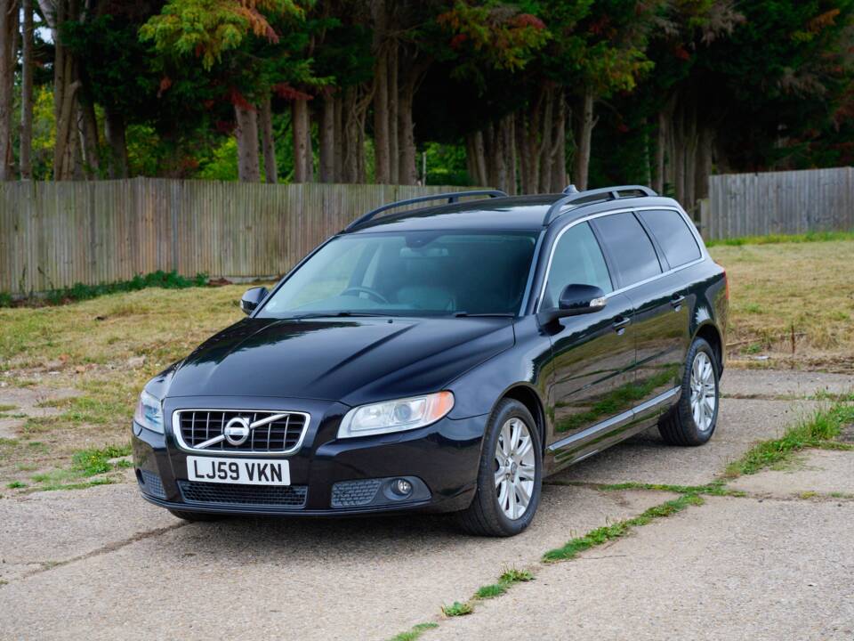 Image 21/50 of Volvo V70 AWD (2009)