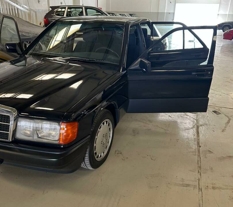 Bild 51/69 von Mercedes-Benz 190 E (1988)