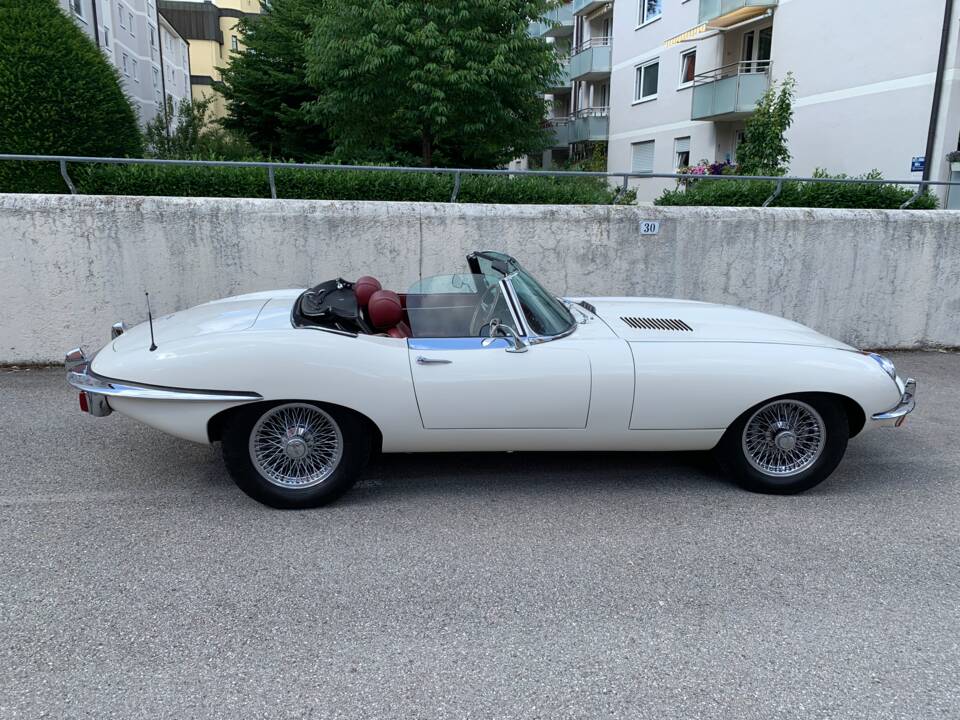 Image 7/30 de Jaguar E-Type (1969)