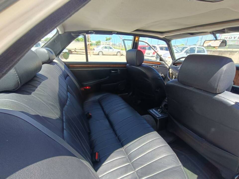 Image 25/50 of Jaguar XJ6 3.2 Sovereign (1983)