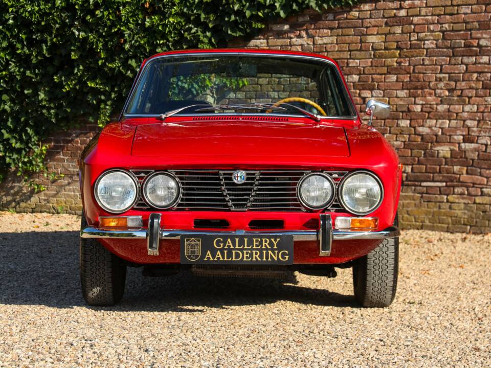 Imagen 10/50 de Alfa Romeo 2000 GT Veloce (1972)