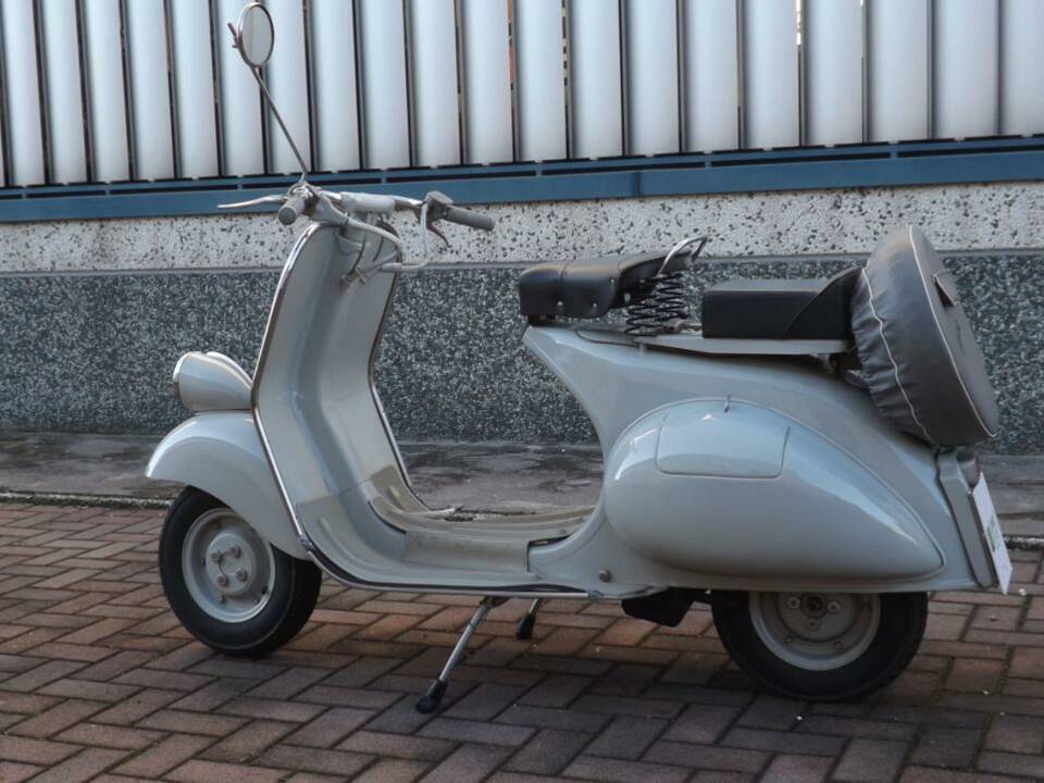 Image 36/50 of Piaggio Vespa 125 (1955)