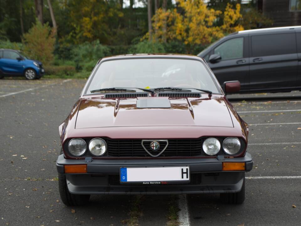 Immagine 8/30 di Alfa Romeo GTV 6 2.5 (1985)
