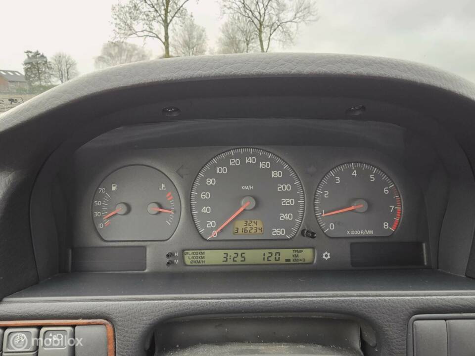 Bild 16/37 von Volvo V 70 2.5 (1997)