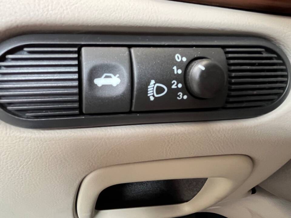 Image 12/50 of Jaguar XJ 8 Sovereign (2000)