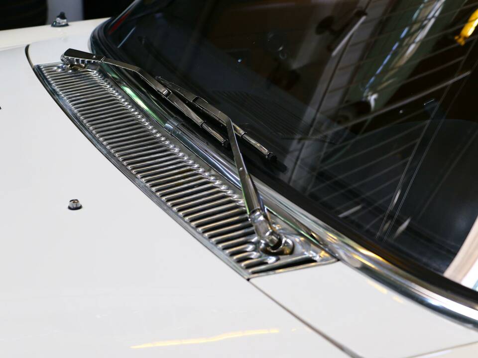 Image 8/15 of Mercedes-Benz 200 (1971)