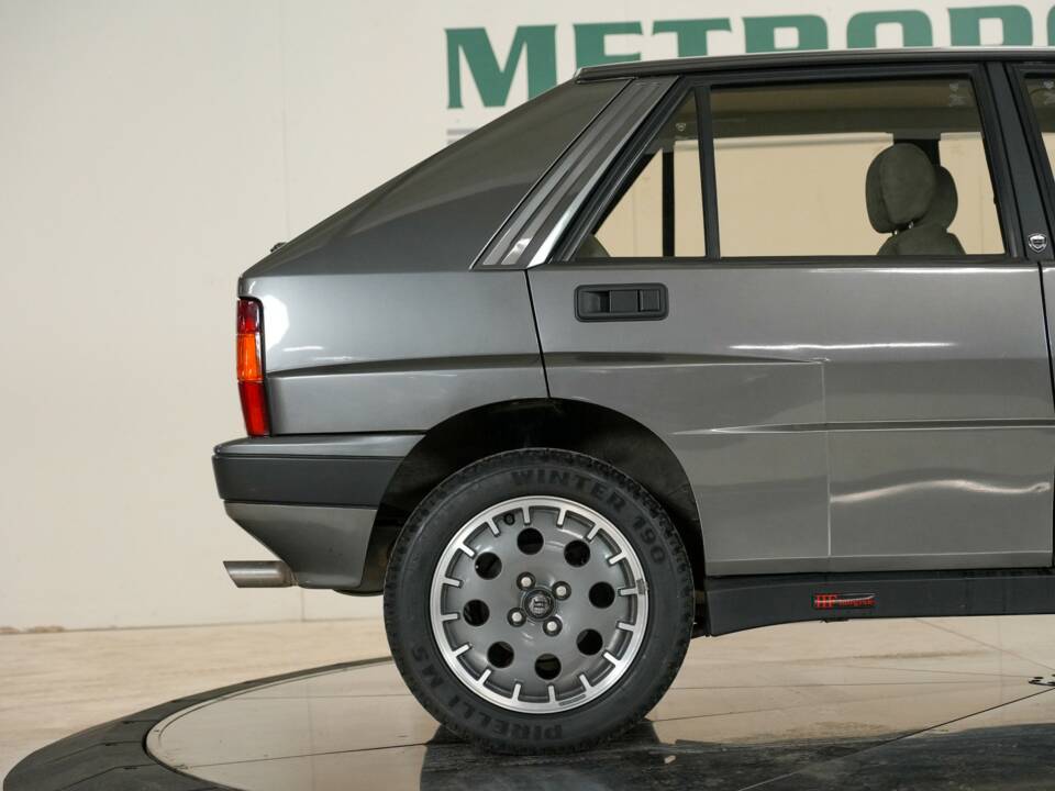 Image 12/46 of Lancia Delta HF Integrale (1988)