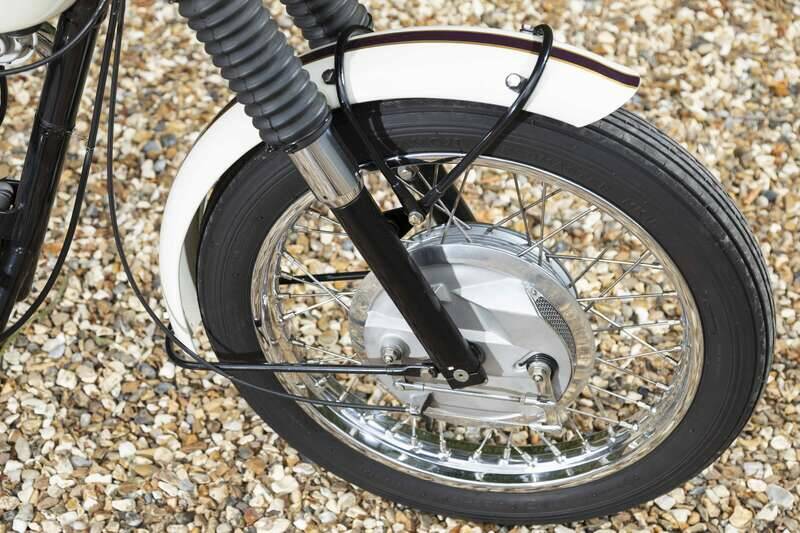 Image 22/45 of Triumph Bonneville T120TT (1967)