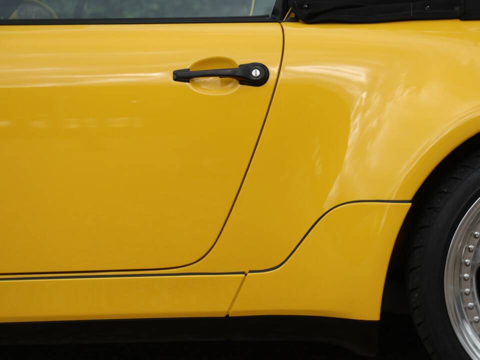 Image 31/50 of Porsche 911 Carrera 2 &quot;America Roadster&quot; (1993)