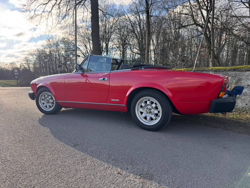 Afbeelding 66/100 van FIAT 124 Pininfarina Spidereuropa (1982)
